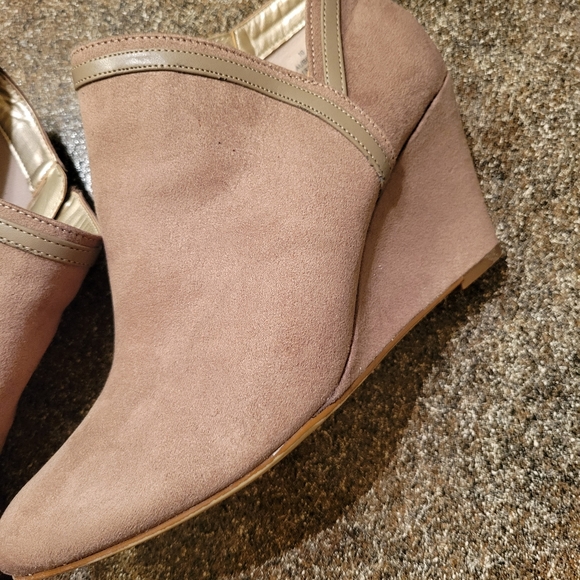 Xappeal tan faux suede  wedge boot - Picture 6 of 6